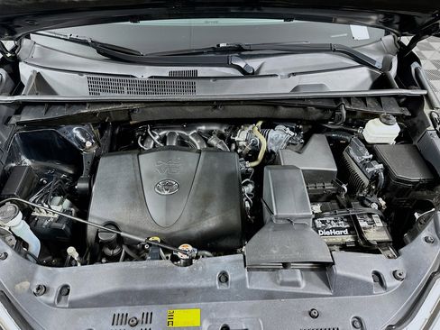 Used 2019 Toyota Highlander XLE image 35
