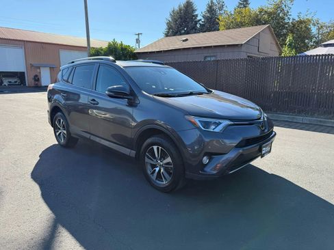 Used 2018 Toyota RAV4 XLE image 2