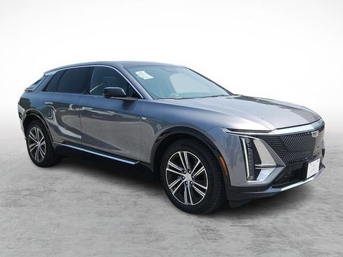 Certified 2023 Cadillac Lyriq AWD image 3