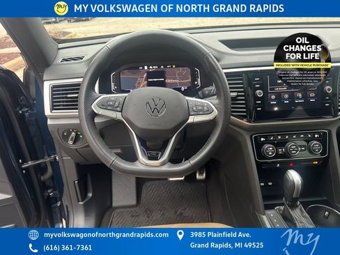 Certified 2023 Volkswagen Atlas Cross Sport SEL R-Line AWD/4WD image 14