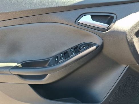 Used 2014 Ford Focus SE FWD image 12