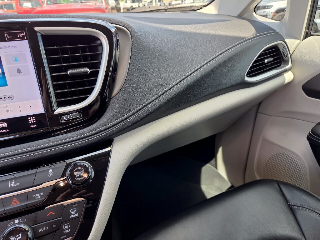 Used 2022 Chrysler Pacifica Touring-L AWD/4WD image 27