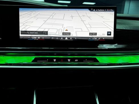 Used 2025 BMW 740i w/ Premium Package image 24