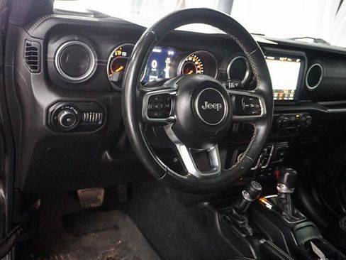 Used 2018 Jeep Wrangler Unlimited Sahara image 6