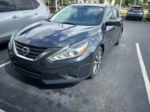 Used 2017 Nissan Altima 2.5 SV FWD image 1