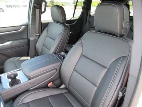 Used 2025 GMC Acadia Elevation image 18