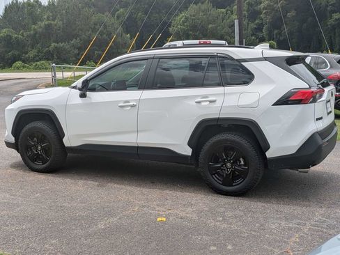 Used 2023 Toyota RAV4 XLE w/ Convenience Package FWD image 4