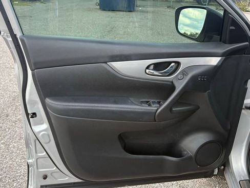 Used 2020 Nissan Rogue Sport SL w/ Premium Package FWD image 10