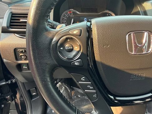 Used 2017 Honda Pilot Touring image 11