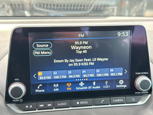 Used 2024 Nissan Sentra SV image 18