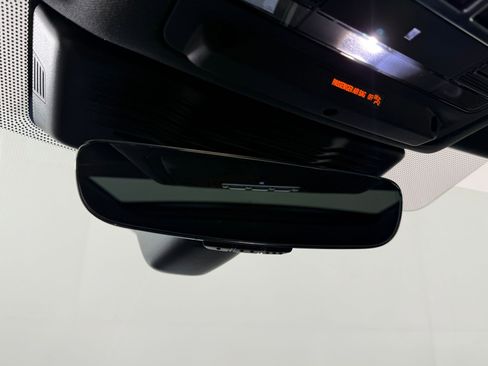 Used 2023 Land Rover Discovery S R-Dynamic image 18