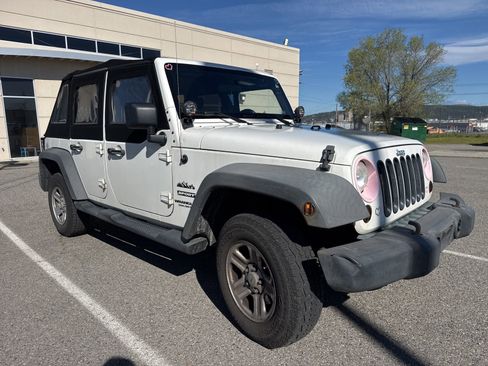 Used 2010 Jeep Wrangler Unlimited Sport AWD/4WD image 3