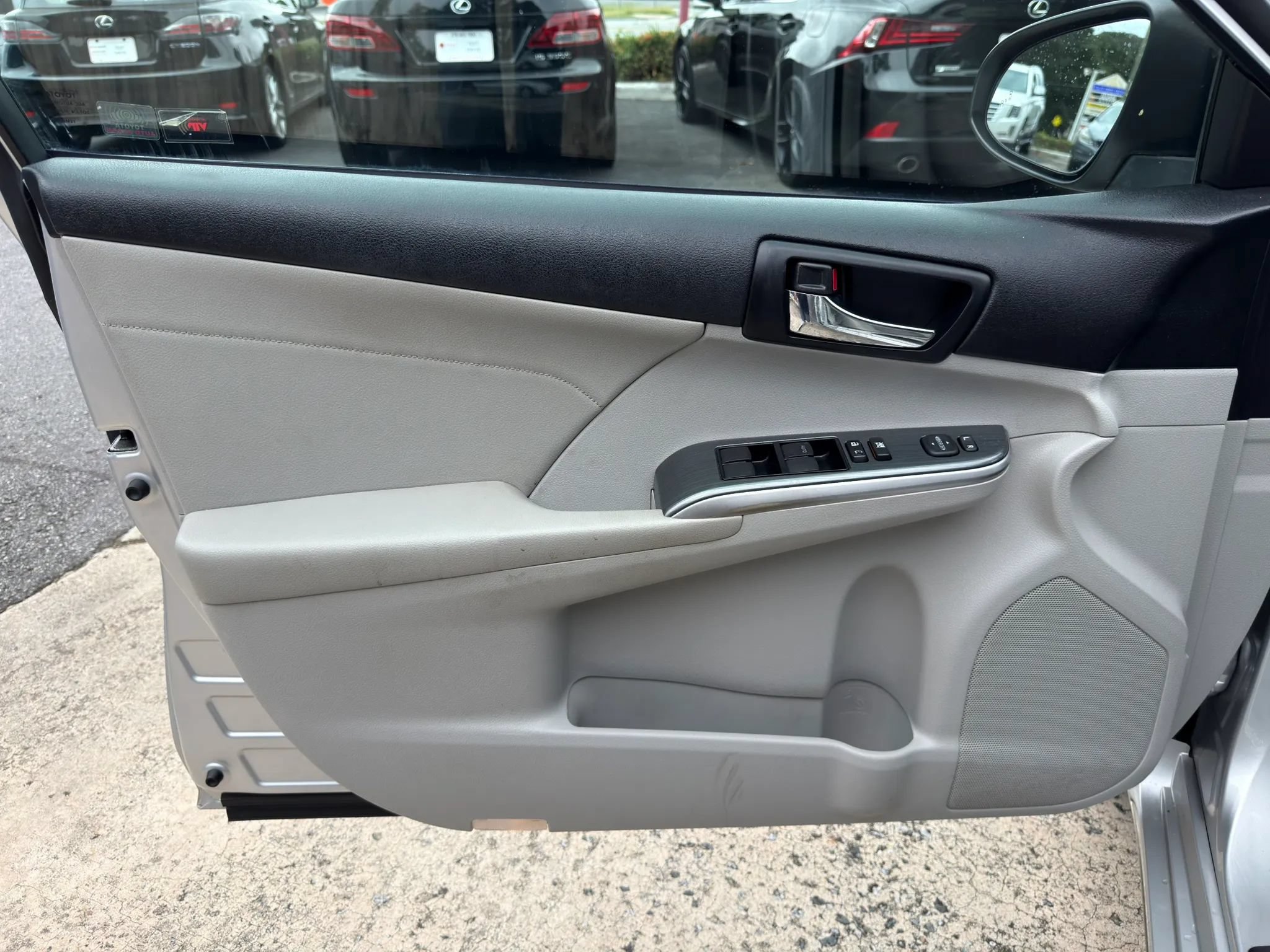 Used 2013 Toyota Camry XLE w/ Leather Pkg FWD image 16
