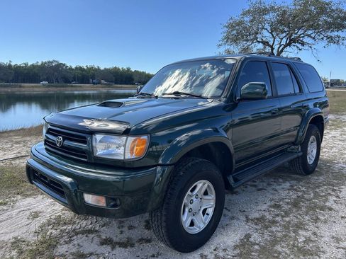 Used 2000 Toyota 4Runner SR5 image 2