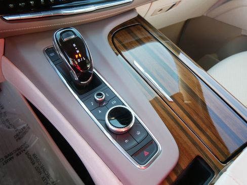 Used 2024 Cadillac Escalade ESV Premium Luxury Platinum image 19