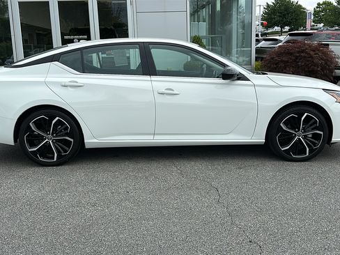 Certified 2024 Nissan Altima 2.5 SR FWD image 27