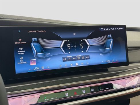 New 2026 BMW 750e xDrive w/ Executive Package AWD/4WD image 30