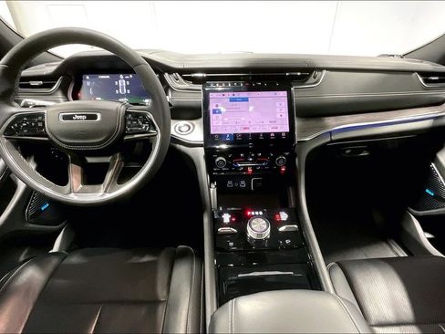 Used 2024 Jeep Grand Cherokee Overland w/ Luxury Tech Group IV image 18