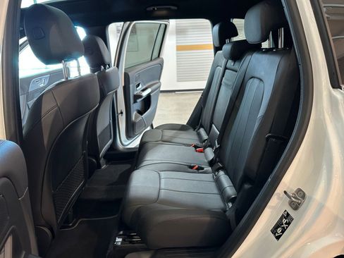 Used 2025 Mercedes-Benz GLB 250 image 28