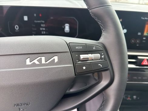 New 2026 Kia Sportage SX FWD image 32
