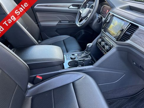 Certified 2022 Volkswagen Atlas Cross Sport SE image 17