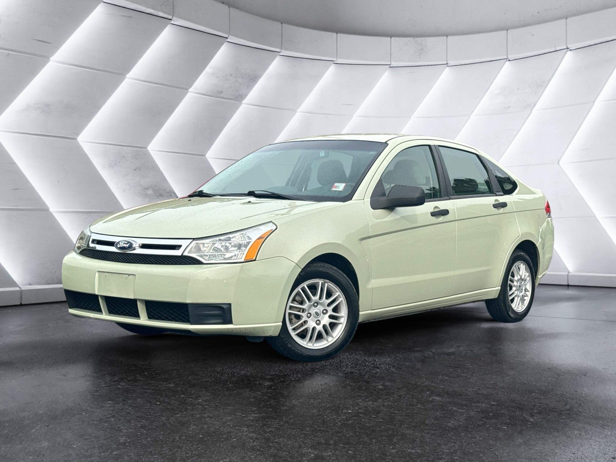 Used 2011 Ford Focus SE w/ 201A Rapid Spec Order Code FWD image 1