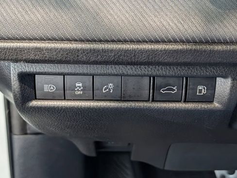 Used 2025 Toyota Camry SE w/ Convenience Package FWD image 22