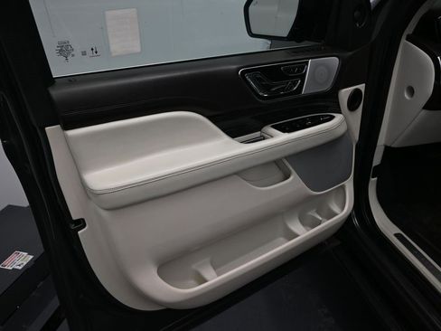 Used 2024 Lincoln Navigator Black Label image 9