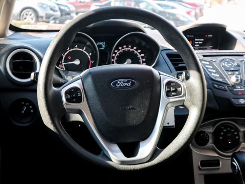 Used 2018 Ford Fiesta SE image 6