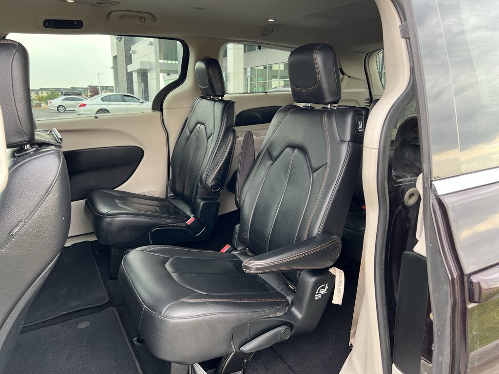 Used 2017 Chrysler Pacifica Touring-L FWD image 24