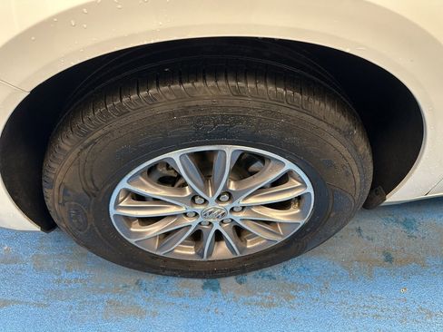 Certified 2024 Buick Enclave Premium image 16