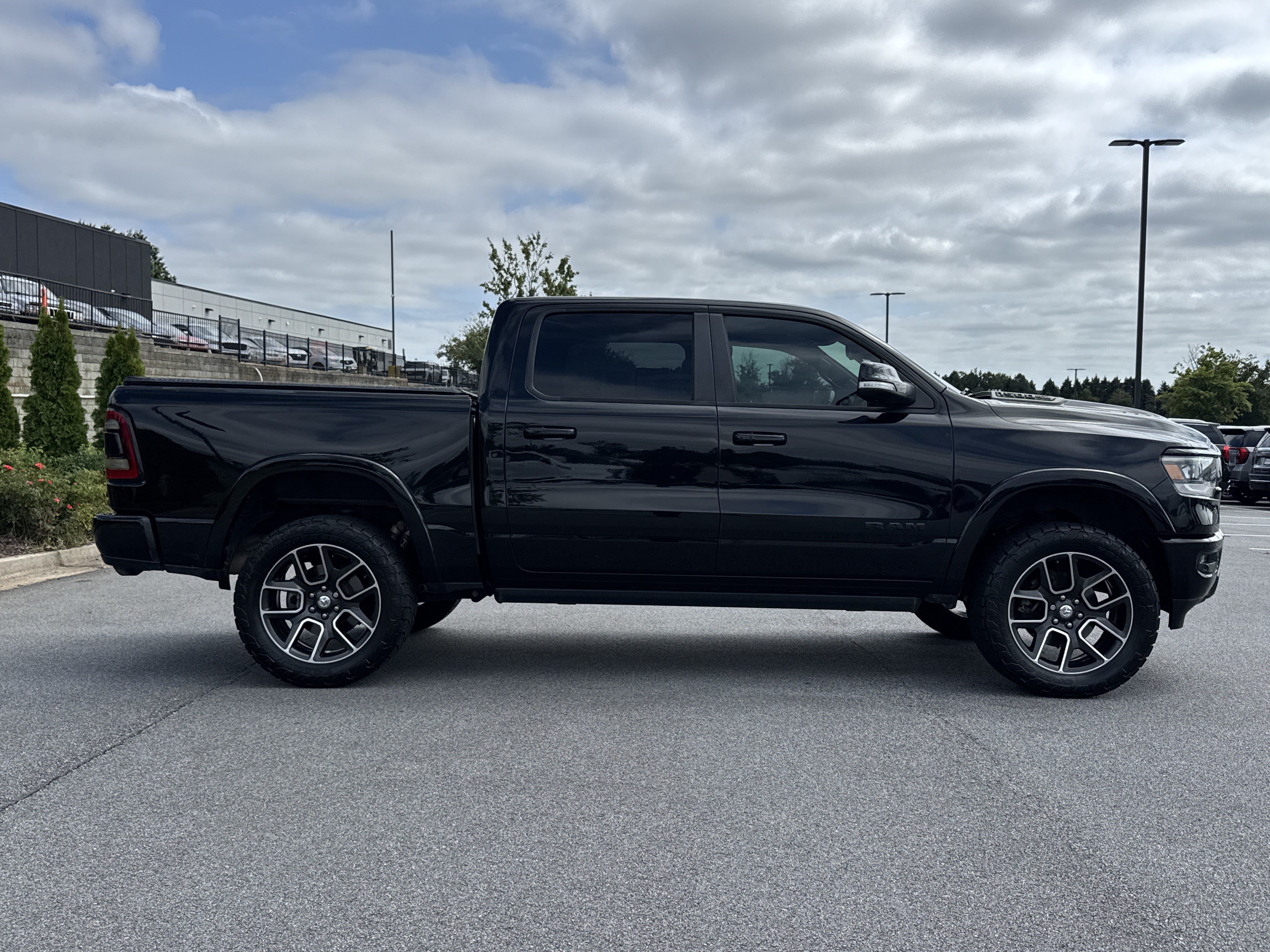 Used 2019 RAM 1500 Laramie AWD/4WD image 11