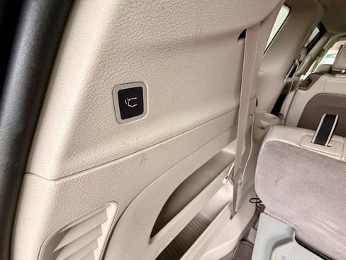 Used 2020 Chrysler Pacifica Touring-L Plus image 8