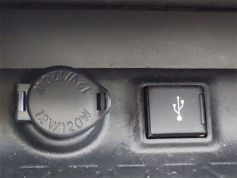 Used 2021 Toyota RAV4 SE image 24