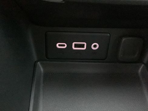 Used 2024 GMC Terrain SLE w/ Driver Convenience Package image 11