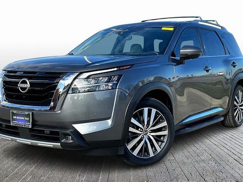 Used 2022 Nissan Pathfinder Platinum w/ Cargo Package image 3