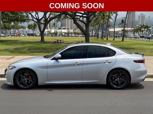 Used 2018 Alfa Romeo Giulia Ti Sport w/ Quick Order Package 22U Sport RWD image 2
