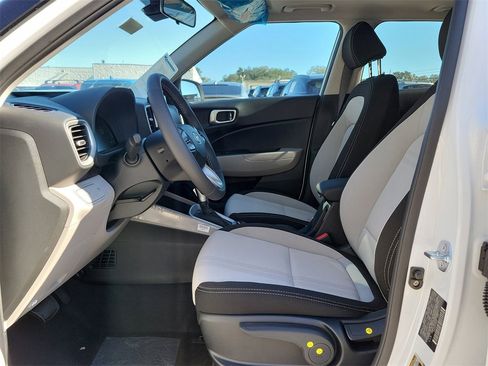 New 2025 Hyundai Venue SEL image 19