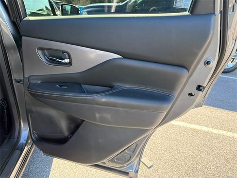 Used 2022 Nissan Murano SV image 16
