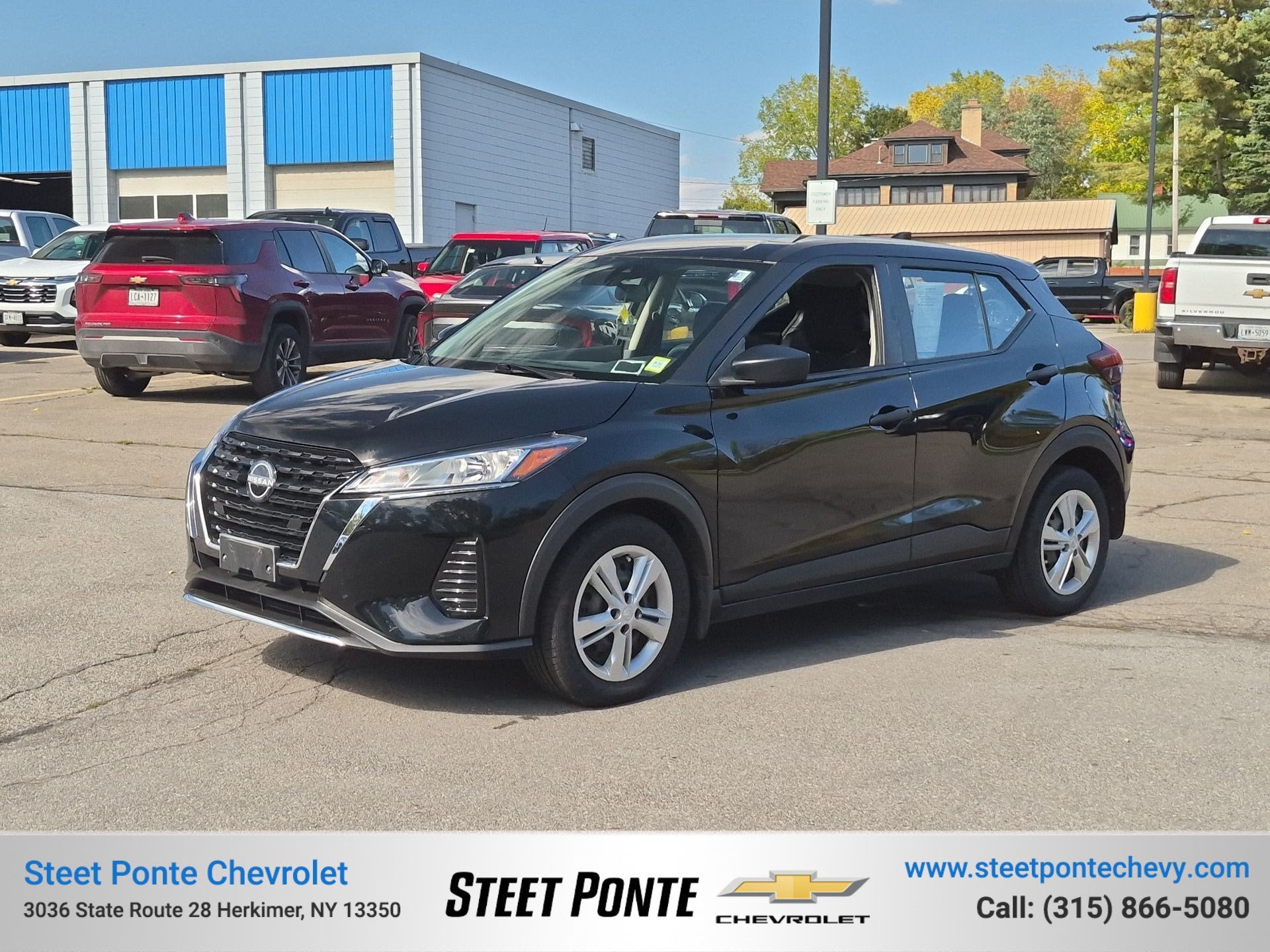 Used 2022 Nissan Kicks S FWD image 1