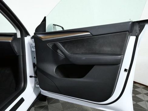 Used 2023 Tesla Model Y Long Range AWD/4WD image 9