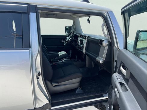 Used 2007 Toyota FJ Cruiser 4WD image 13