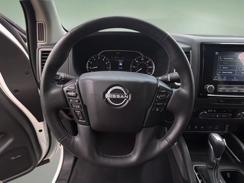 Used 2024 Nissan Frontier SL w/ Technology Package RWD image 13