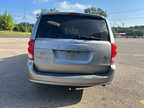 Used 2019 Dodge Grand Caravan GT FWD image 4