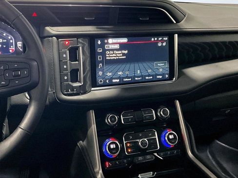 Used 2023 GMC Yukon XL Denali image 7