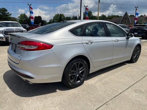 Used 2018 Ford Fusion SE w/ Equipment Group 201A FWD image 3