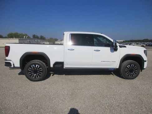 New 2026 GMC Sierra 3500 Denali Ultimate AWD/4WD image 3