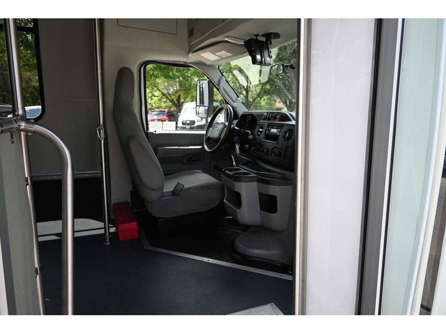Used 2015 Ford E-350 and Econoline 350 Super Duty RWD image 16