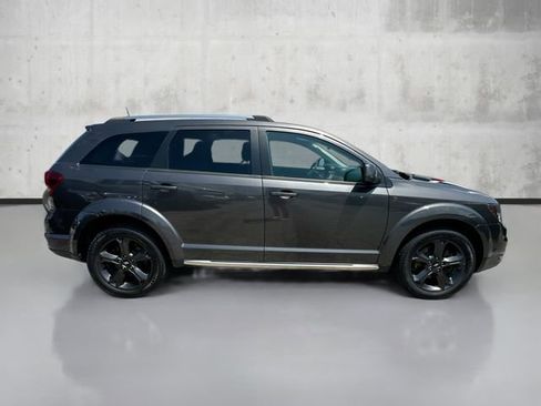 Used 2019 Dodge Journey Crossroad image 4