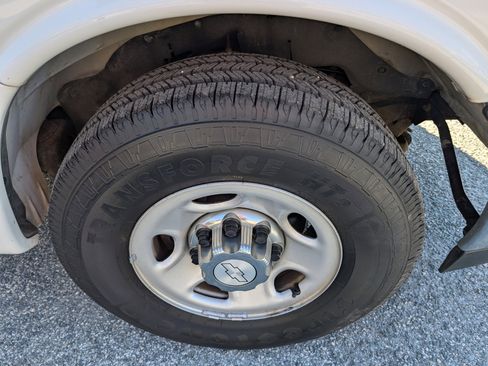 Used 2017 Chevrolet Express 2500 LT w/ LT Preferred Equipment Group image 10